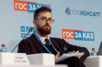 «Золотой мальчик» Смольного: Денис Толстых «сливает» землю на Неве за копейки своим друзьям