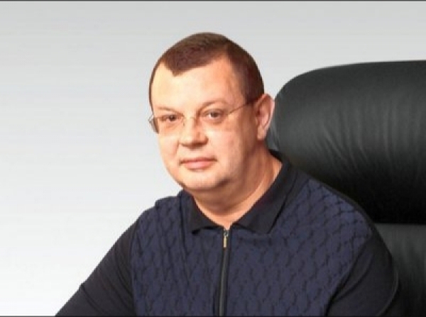 Александр Орешкин заключает контракты с ООО &laquo;ДСС&raquo;, а его тезка-сын связан с бывшим владельцем этой фирмы