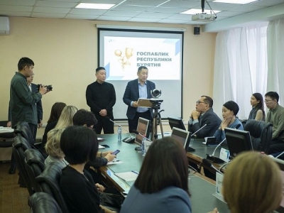 В Бурятии чиновников обязали вести соцсети. Разбор нового федерального закона