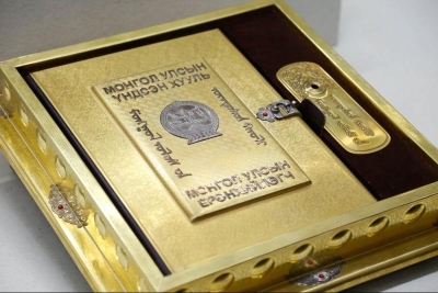 Поправки в Конституцию: монгольскому правительству не нужен народный президент?